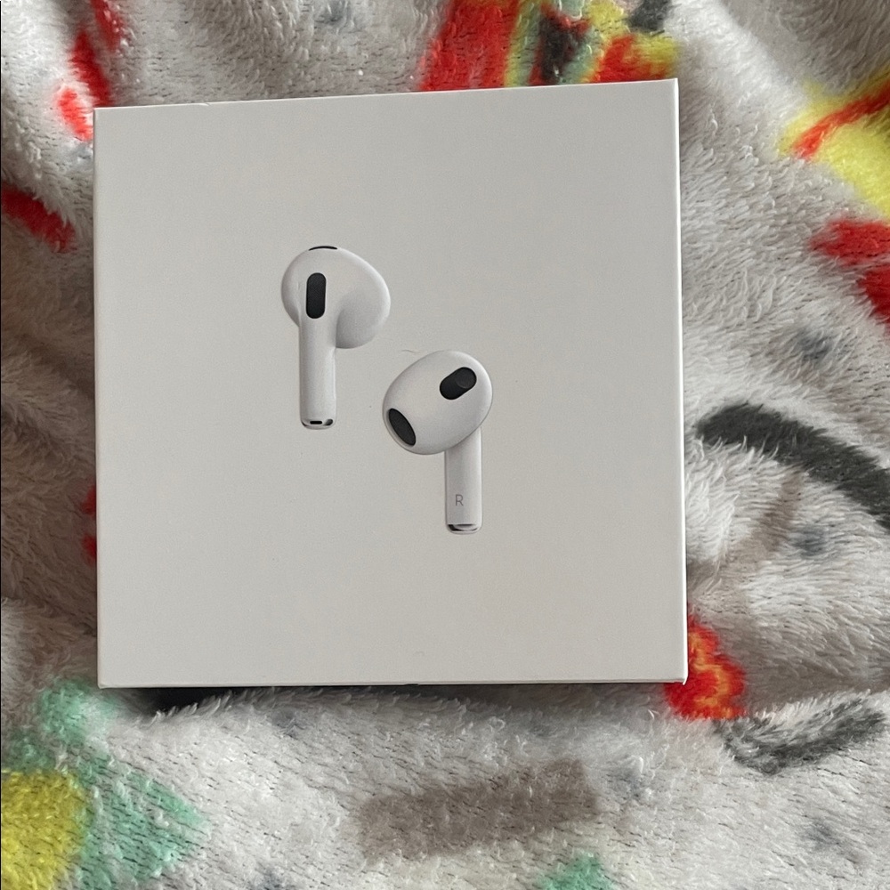 White Wireless Earbuds